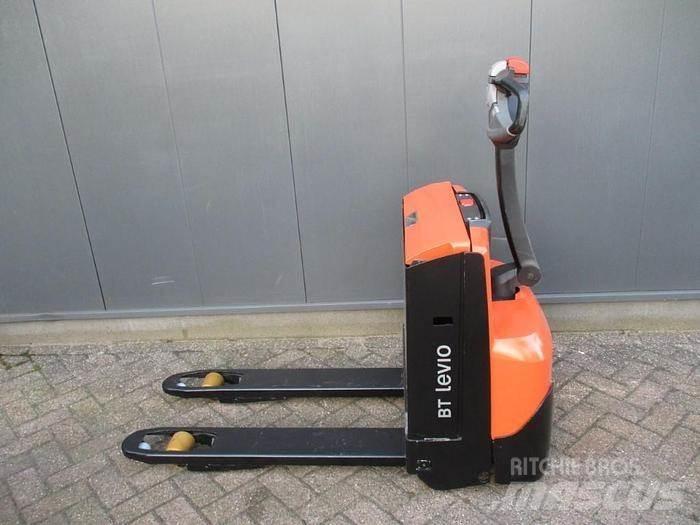 Toyota LWE 140 Lavansiirtotrukit