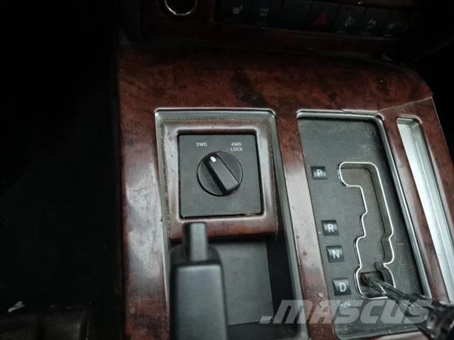 Dodge Nitro Henkilöautot