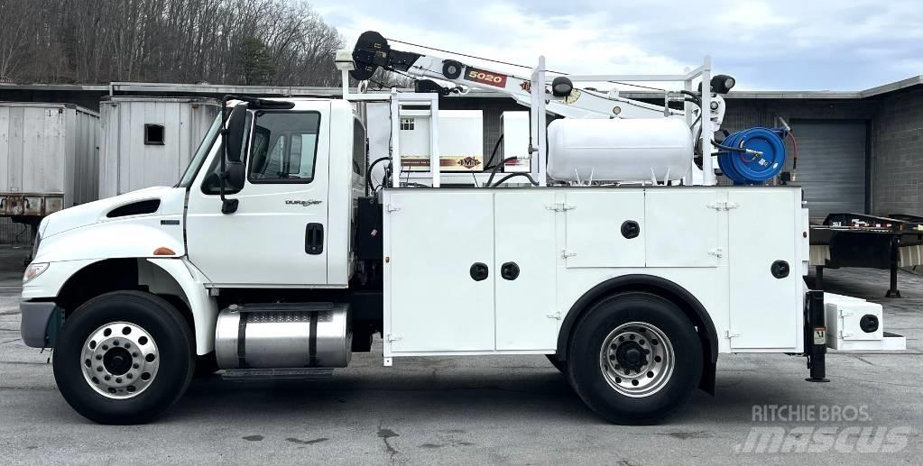 International 4400 Tienhoitoautot