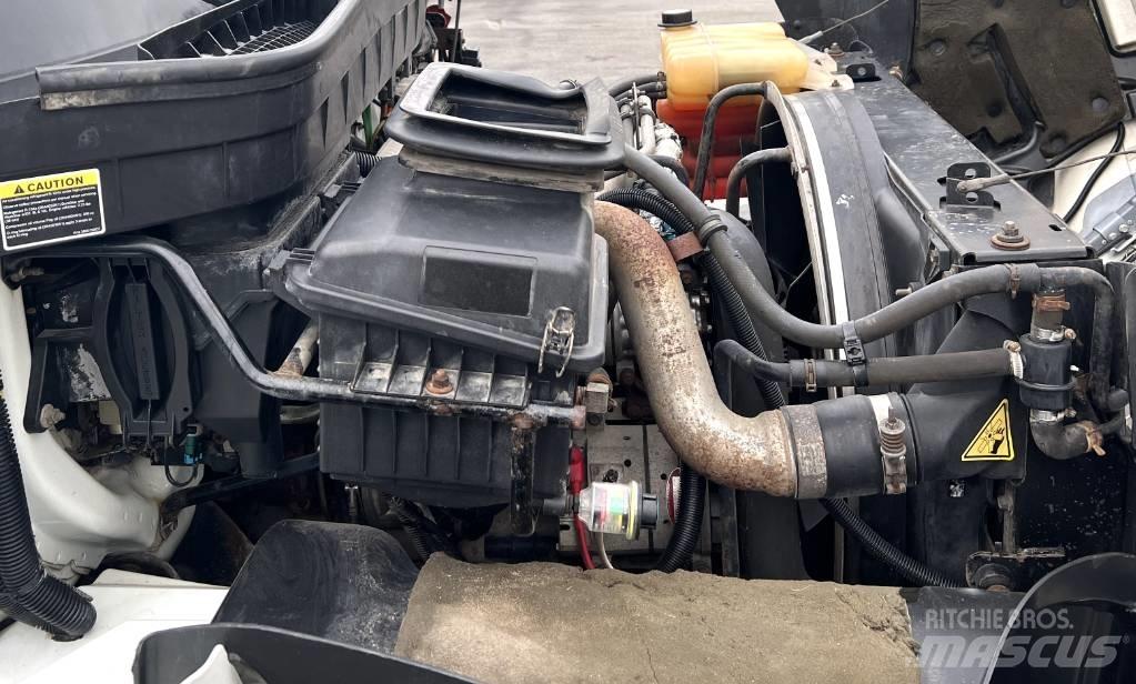 International 4400 Tienhoitoautot