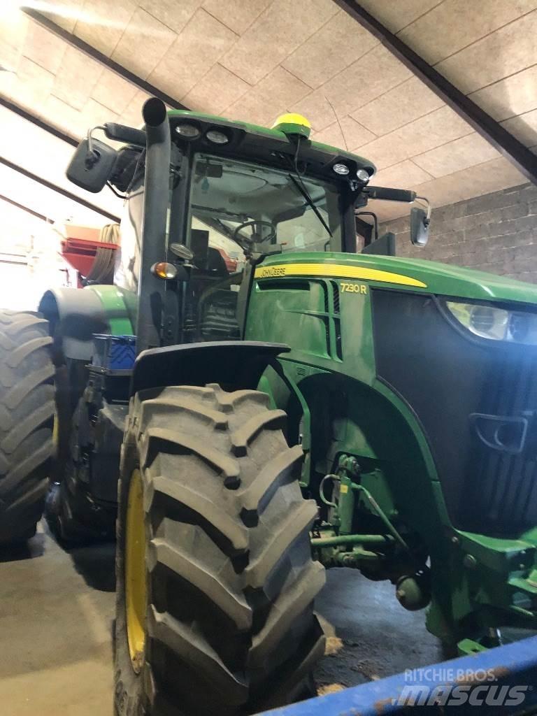 John Deere 7230 R Traktorit