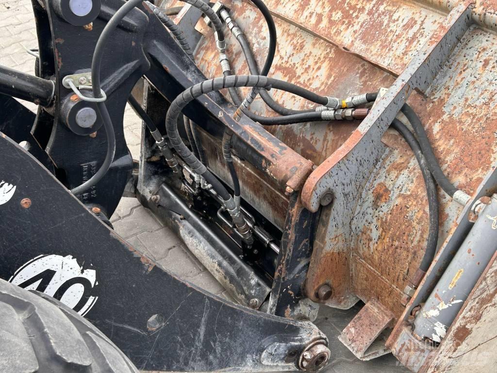 JCB 409 AGRI Pyöräkuormaajat