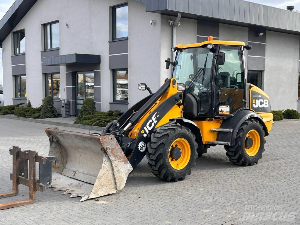 JCB 409 AGRI Pyöräkuormaajat