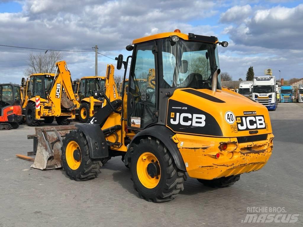 JCB 409 AGRI Pyöräkuormaajat