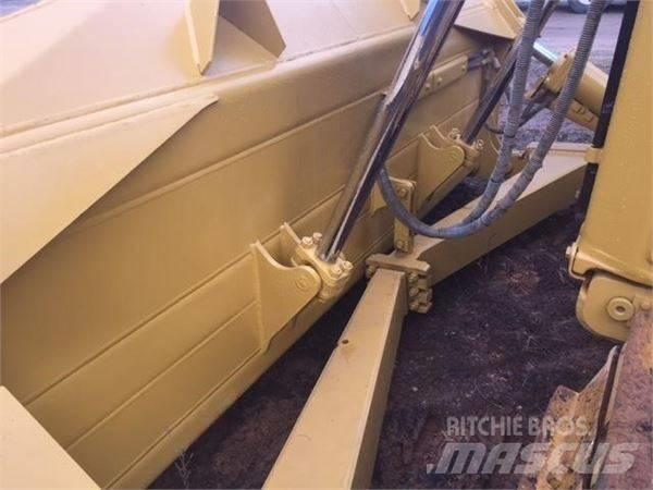 CAT D 6 R Telaketjupuskutraktorit