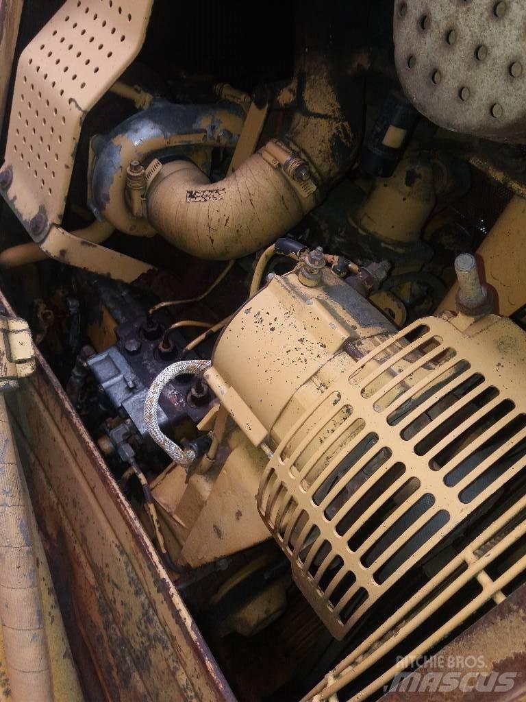 CAT D 4 H Telaketjupuskutraktorit