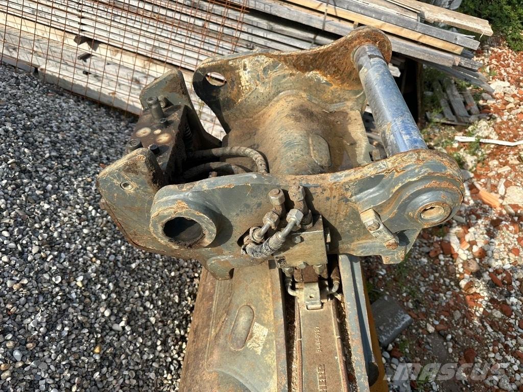 Liebherr R 922 Telakaivukoneet