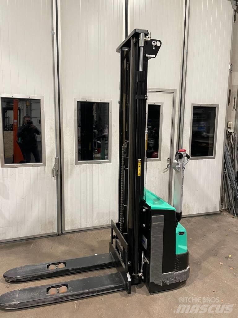 Mitsubishi SBP12N3 Käyden ajettavat pinoamistrukit