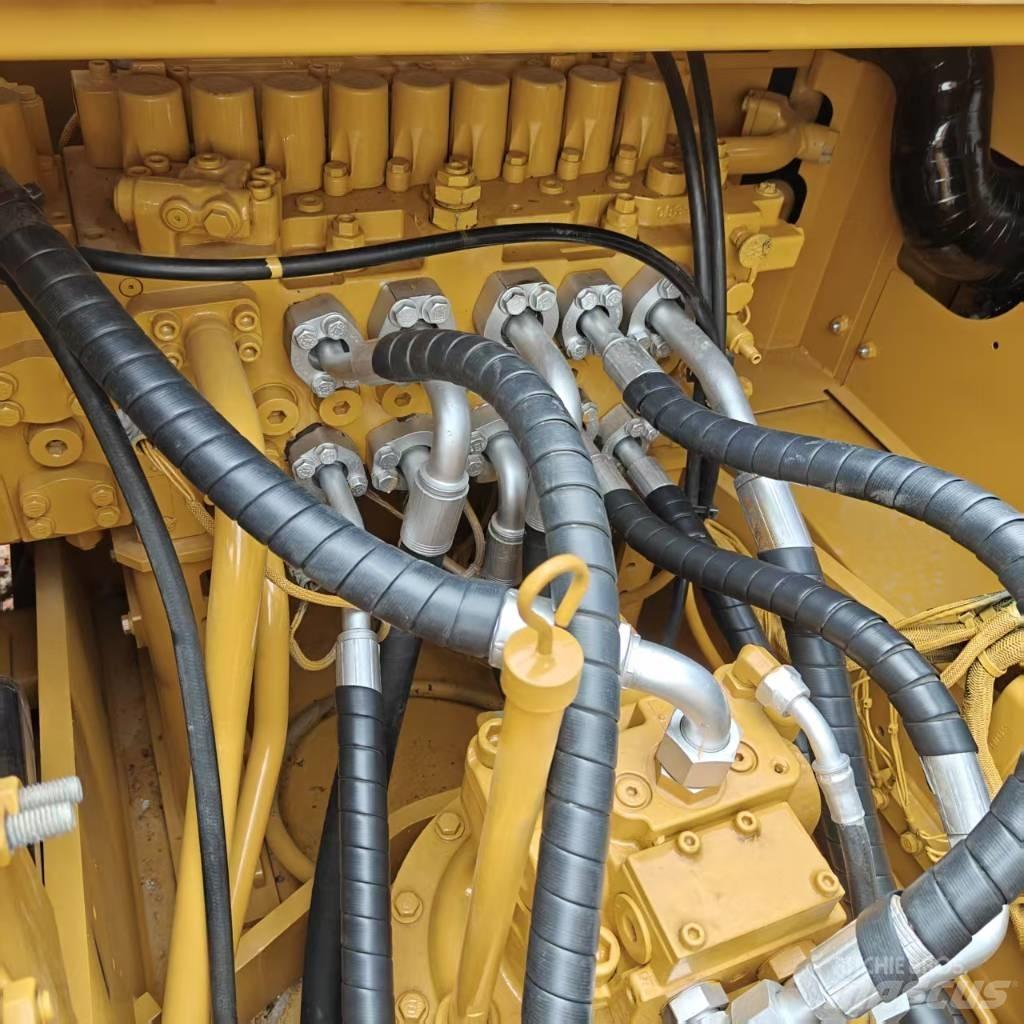 CAT 320 Telakaivukoneet
