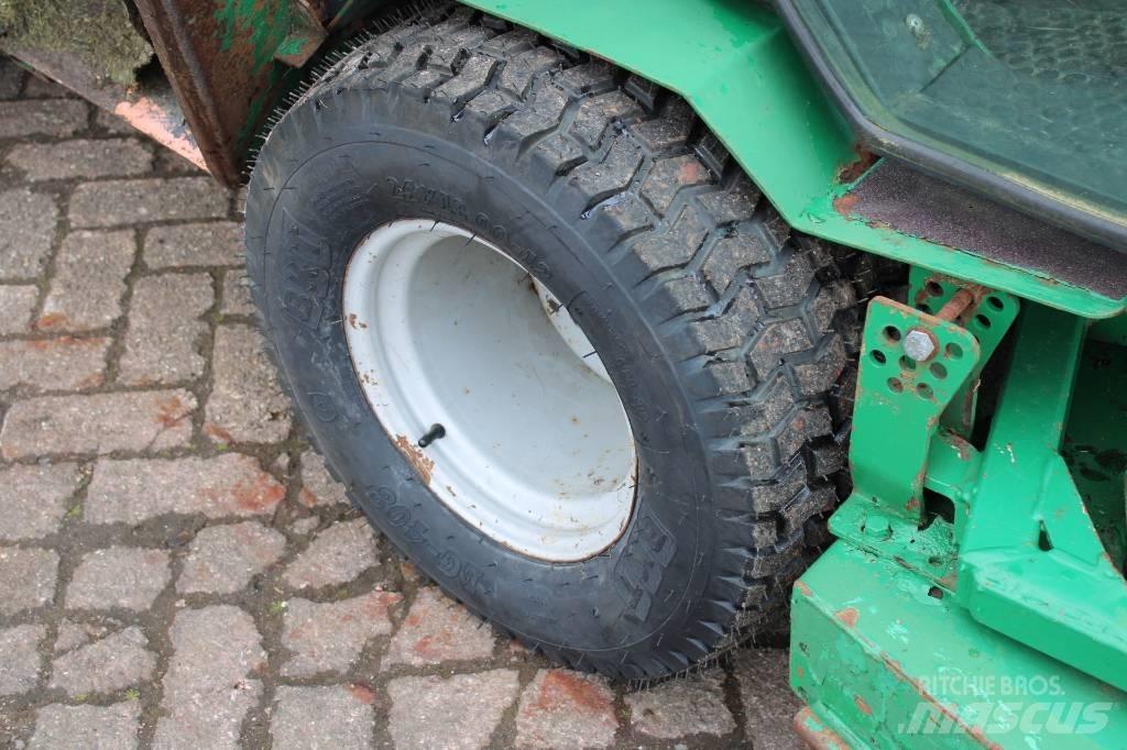 Ransomes Terrax Päältäajettavat ruohonleikkurit