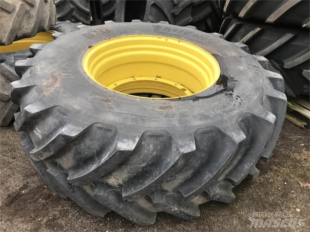 Michelin 650/85R38 Renkaat ja vanteet