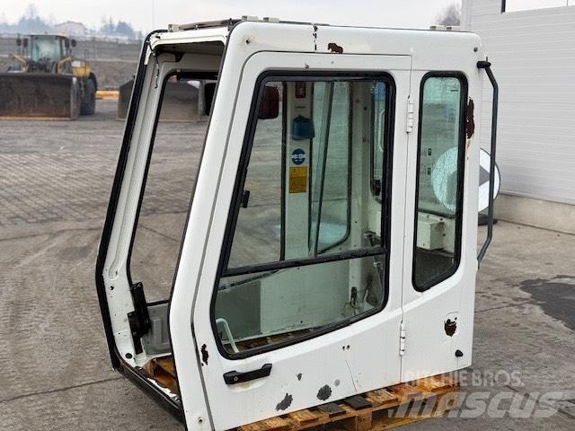 Liebherr R 944 B CAB Ohjaamo ja sisusta