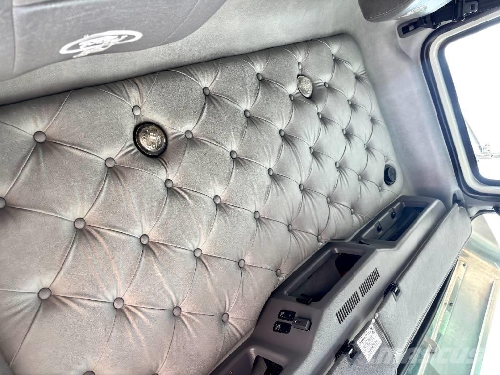 Mack GU713 Vetopöytäautot