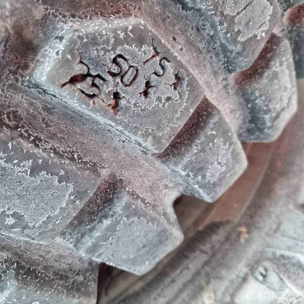  Däck Nokian Renkaat ja vanteet