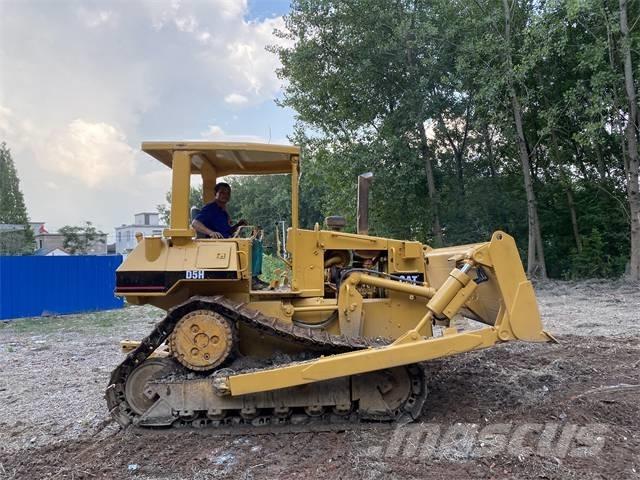 CAT D5H Telaketjupuskutraktorit