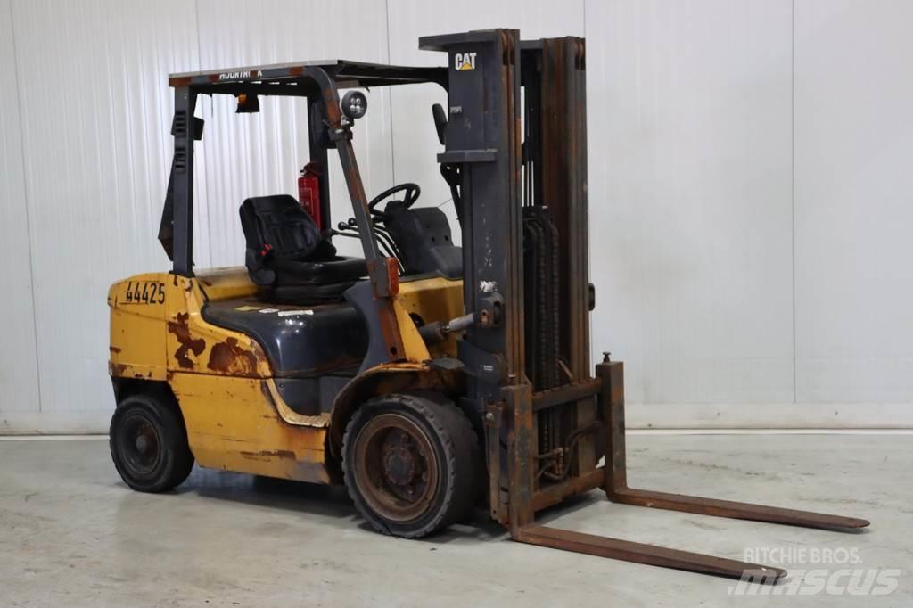 CAT DP30NT Dieseltrukit