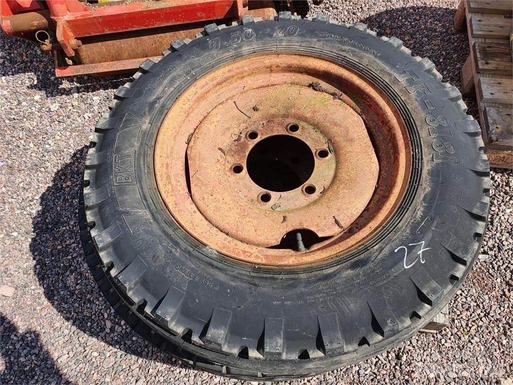 BKT 7.5-20 Renkaat ja vanteet