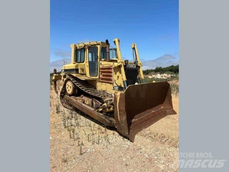 CAT D6H Telaketjupuskutraktorit