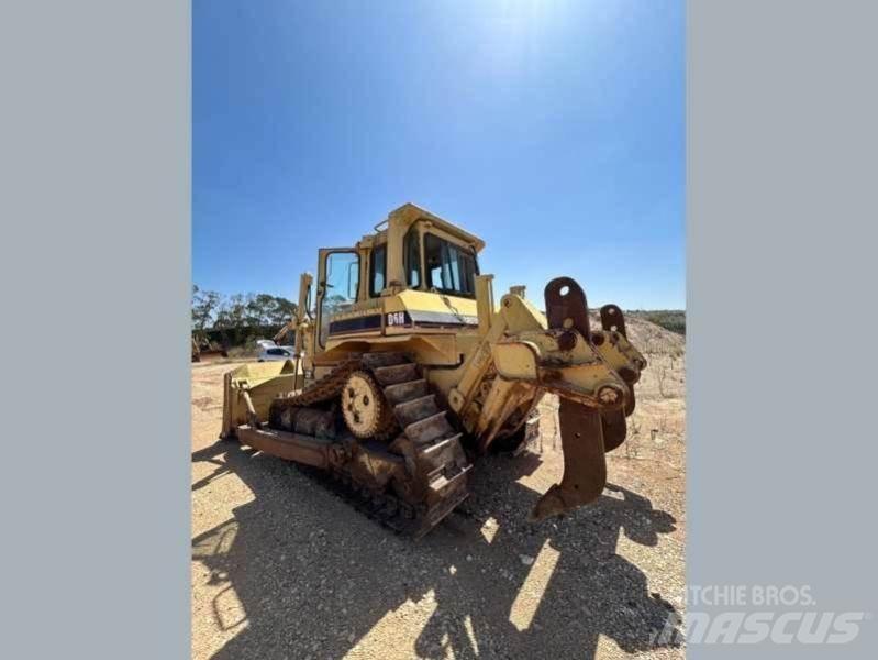 CAT D6H Telaketjupuskutraktorit