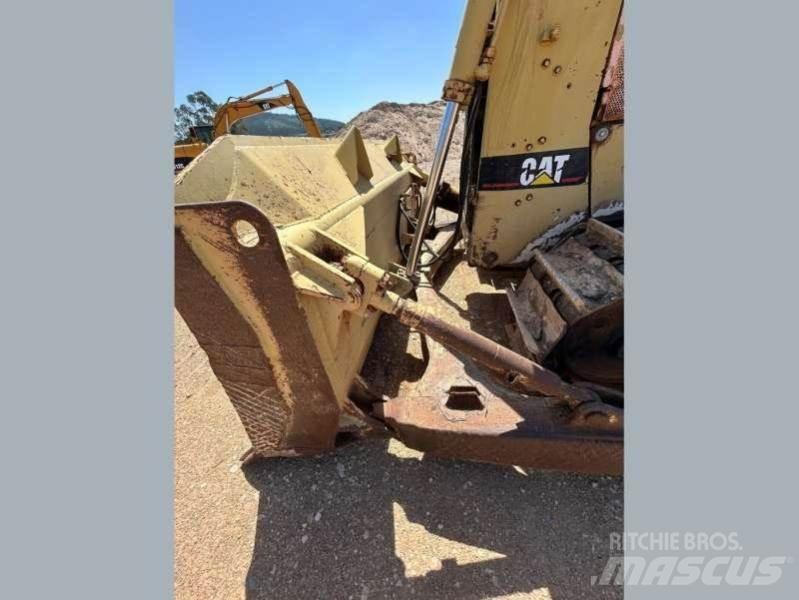 CAT D6H Telaketjupuskutraktorit