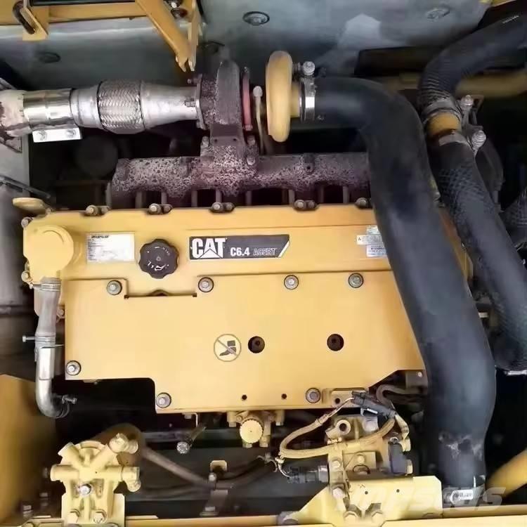 CAT 325 D Telakaivukoneet