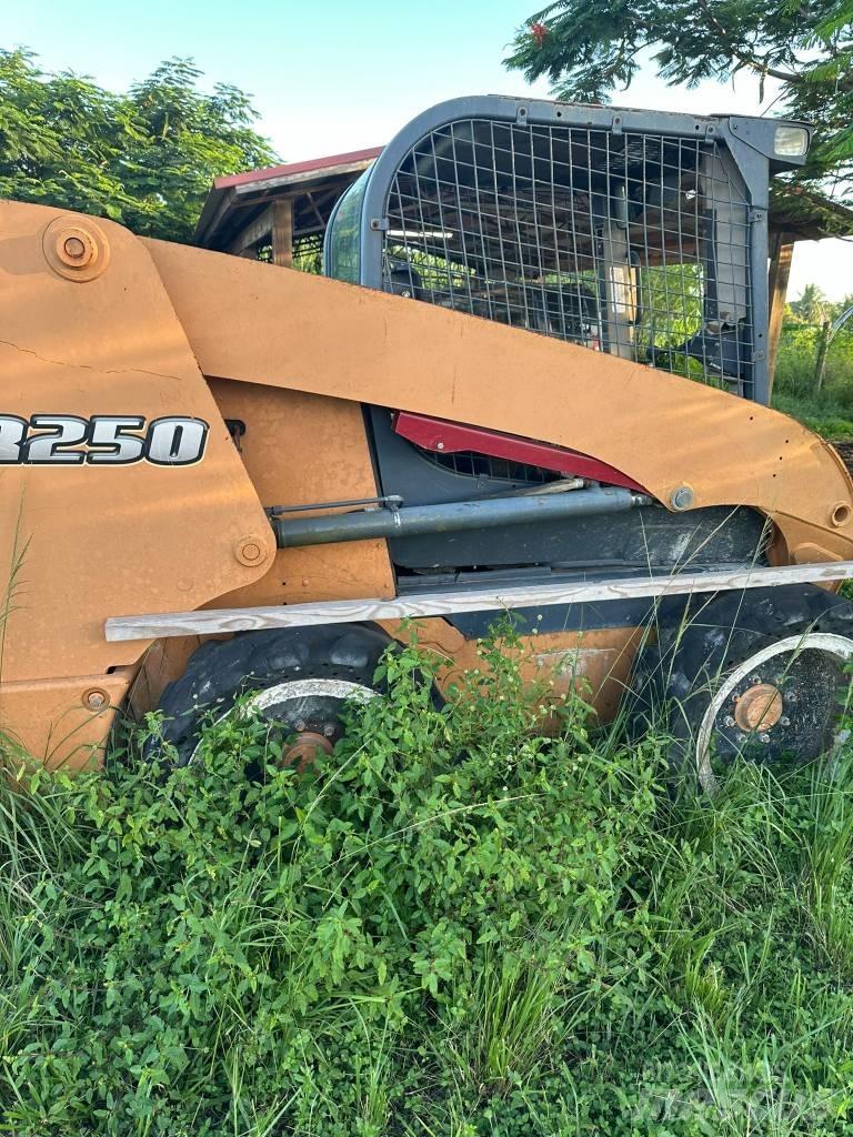 CASE SR 250 Liukuohjatut kuormaajat