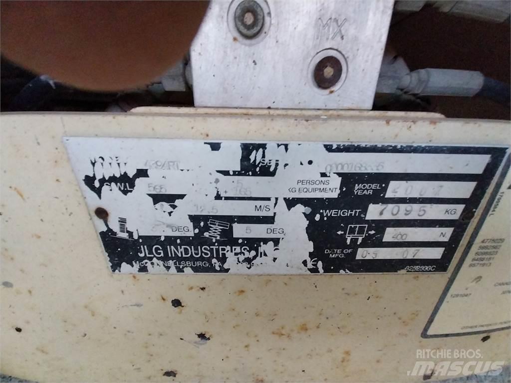 JLG 4394RT Saksilavat