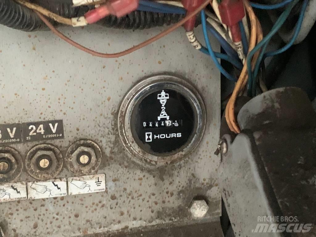 SkyJack SJ 8841 Saksilavat