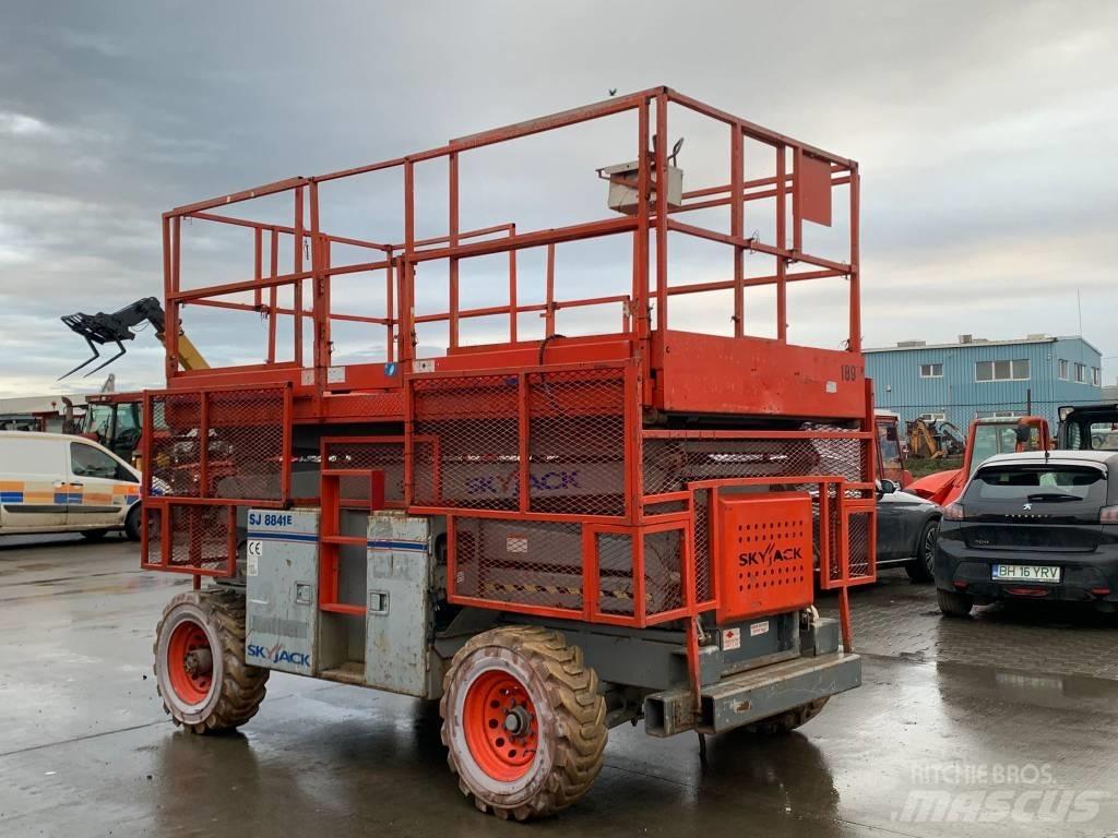 SkyJack SJ 8841 Saksilavat