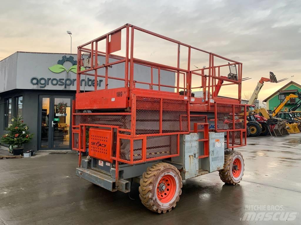 SkyJack SJ 8841 Saksilavat