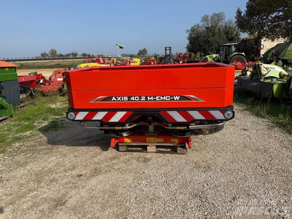 Kuhn AXIS 40.2 Ruiskulannoittimet