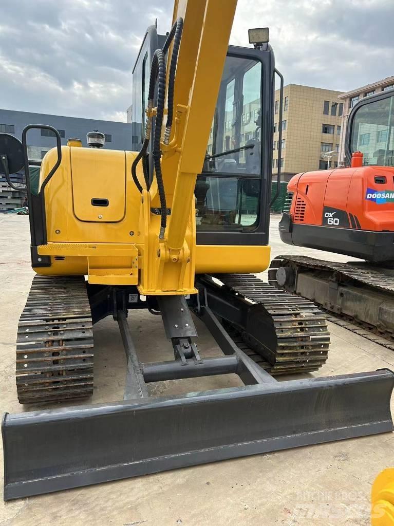 Komatsu PC 56 Minikaivukoneet < 7t