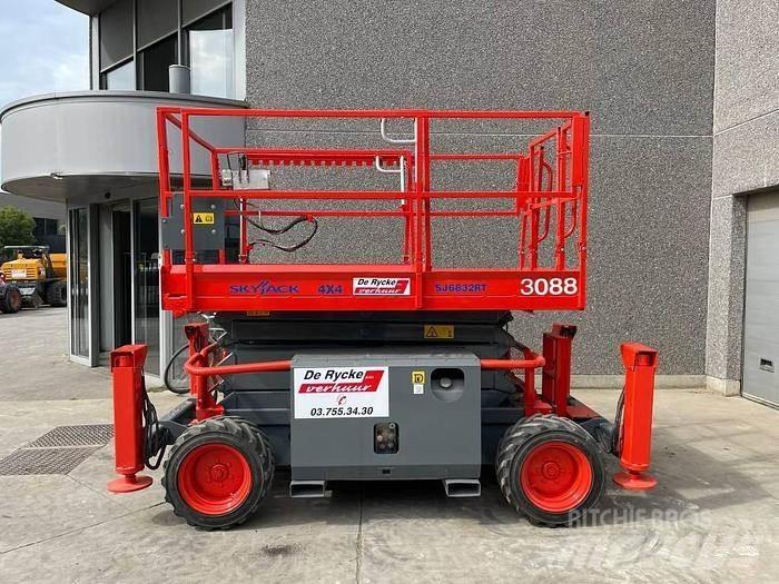 SkyJack SJ6832RT Saksilavat