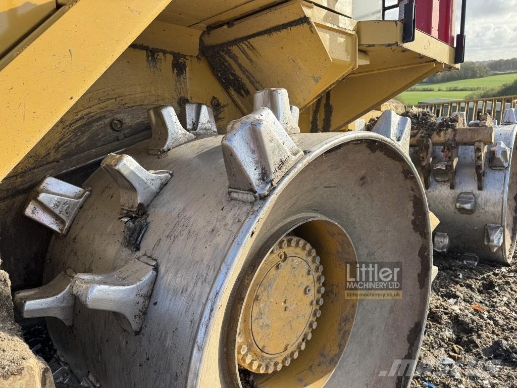 CAT 826 Kaatopaikkajyrät