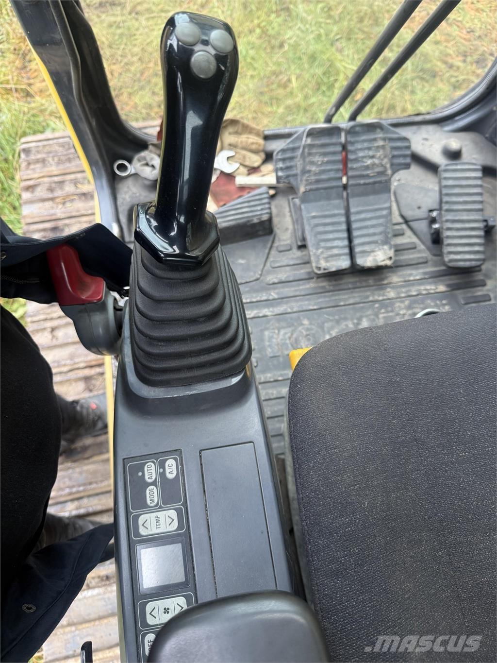 Komatsu PC180LC Telakaivukoneet