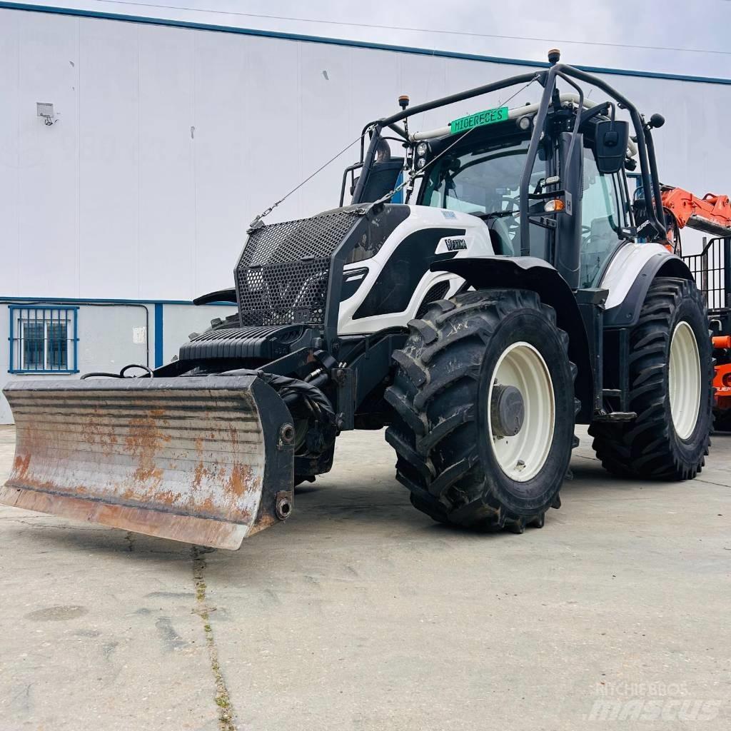 Valtra T 174 Traktorit