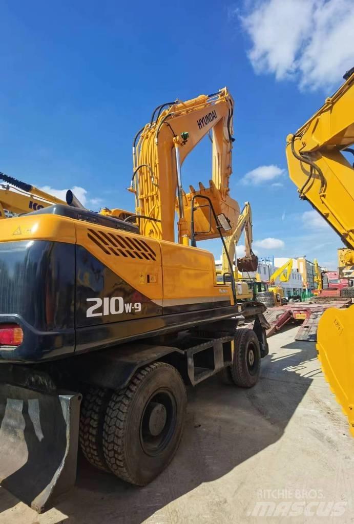 Hyundai R210W-9 Pyöräkaivukoneet