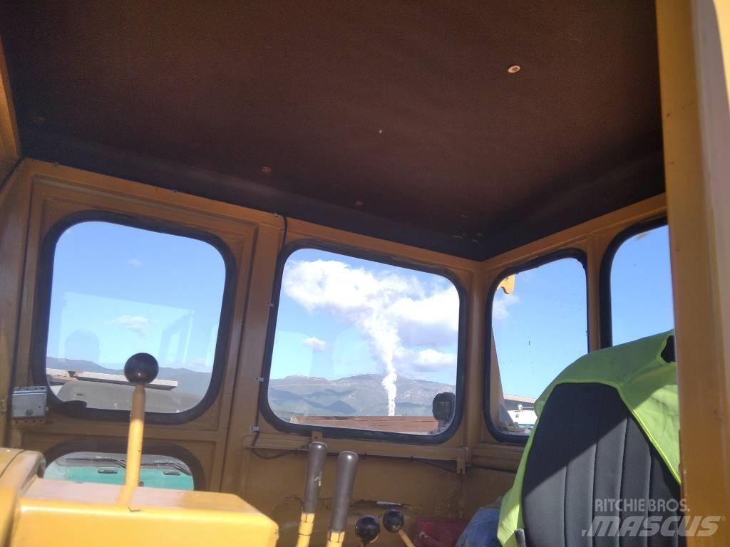 CAT D9H Puskukoneet