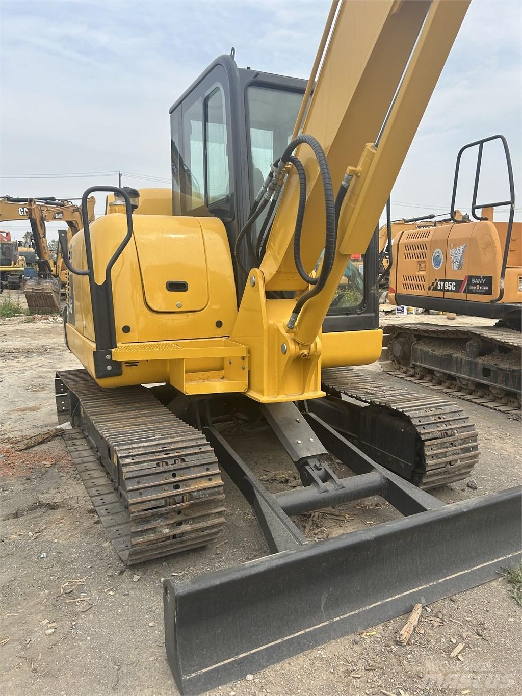 Komatsu PC 56 Minikaivukoneet < 7t