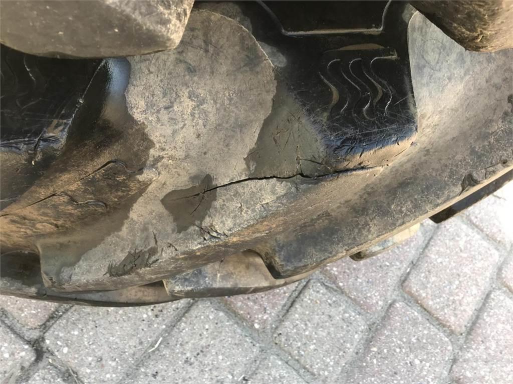 BKT 650/85R42 Renkaat ja vanteet