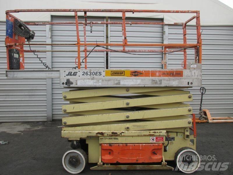 JLG 2630 ES Saksilavat