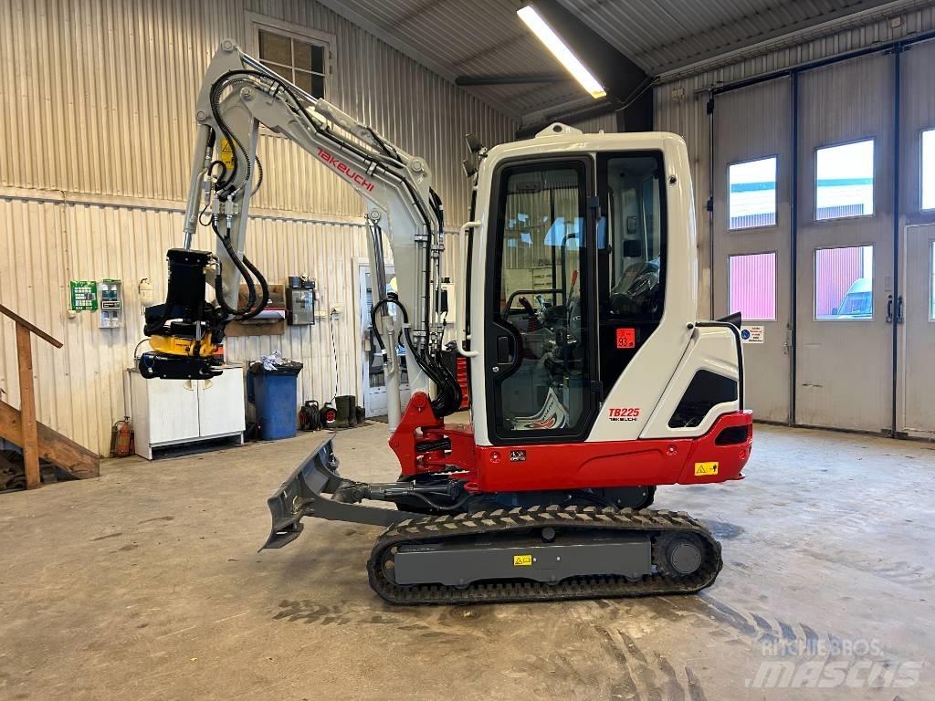 Takeuchi TB225 Minikaivukoneet < 7t