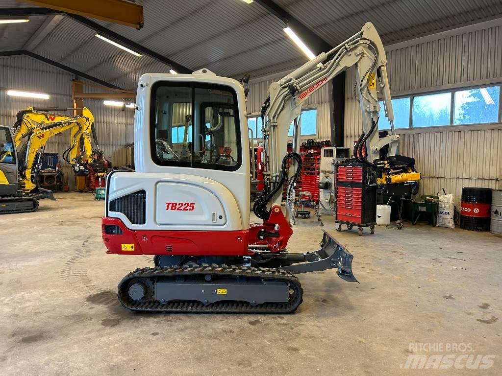 Takeuchi TB225 Minikaivukoneet < 7t