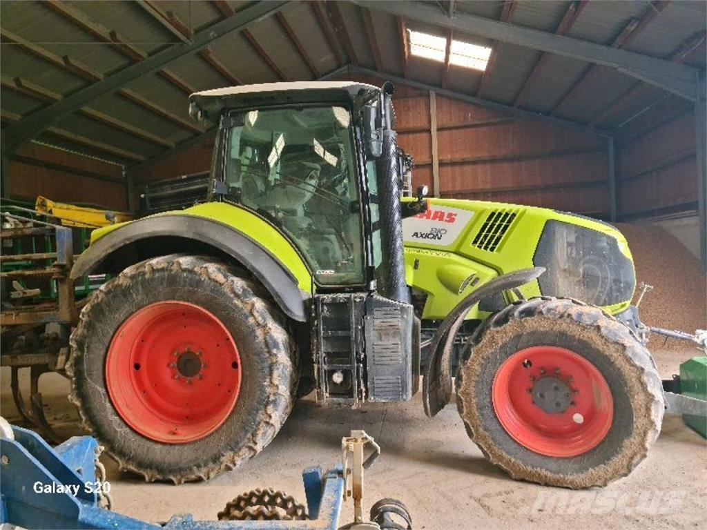 CLAAS Axion 810 Traktorit