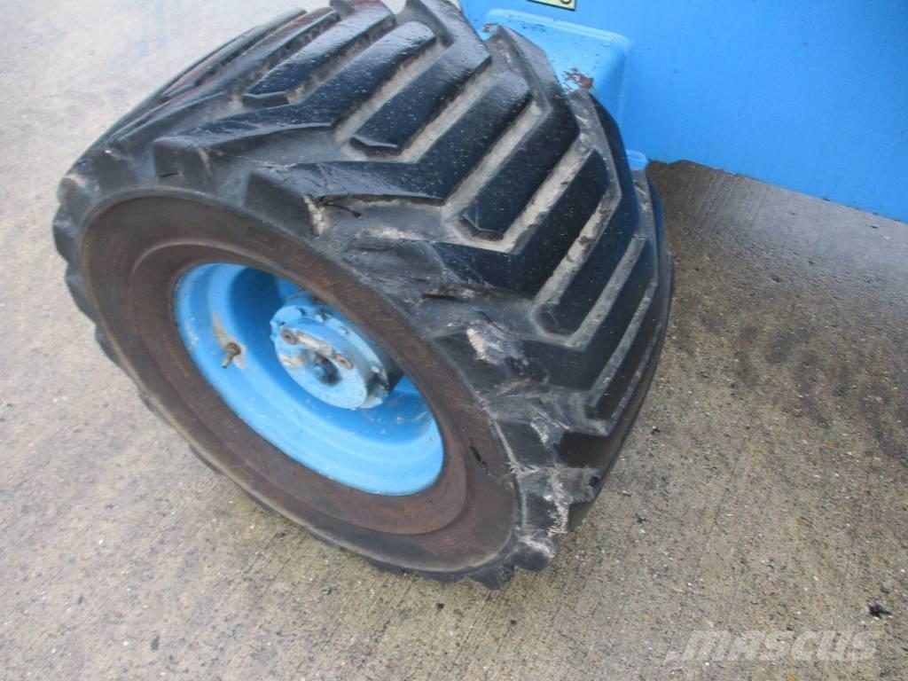 JLG 510 AJ (046) Pienikokoiset itseliikkuvat puominostimet