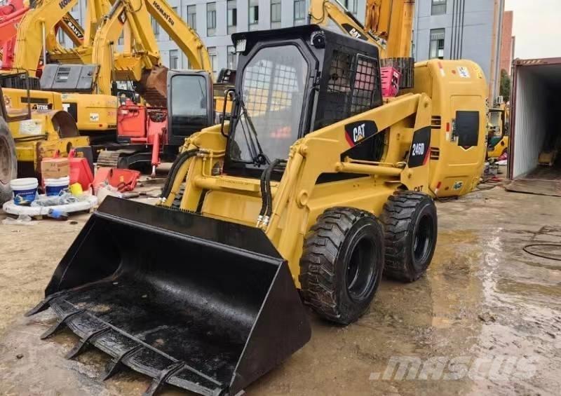 CAT 246D Liukuohjatut kuormaajat