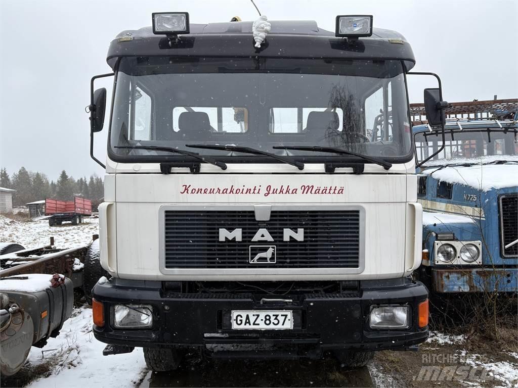 MAN 4*4 Nosturiautot