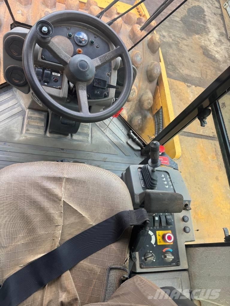 CAT CP 76 Yksivalssijyrät