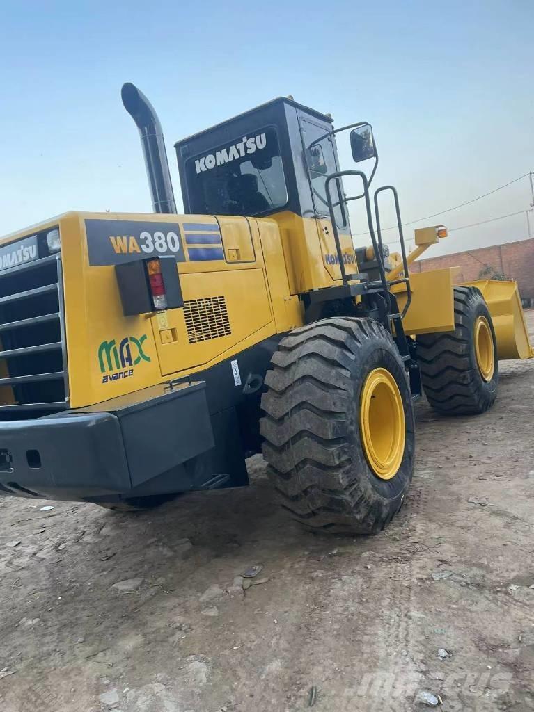 Komatsu WA 380 Pyöräkuormaajat