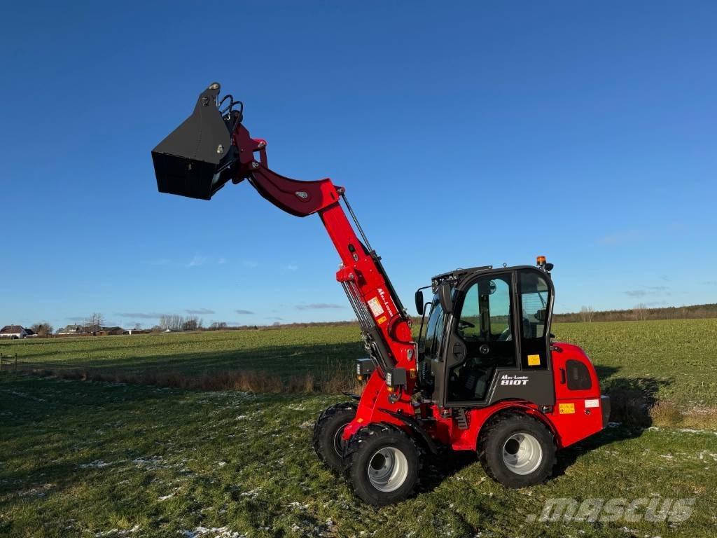  Max Loader 810 T Pienkuormaajat